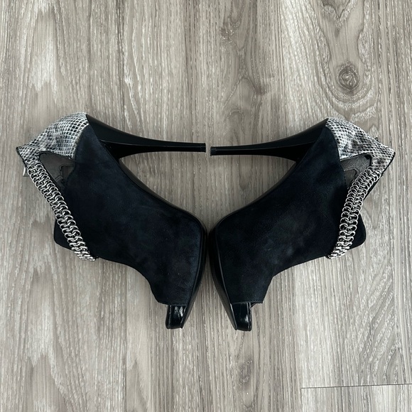 GUESS SUEDE SNAKE PRINT BOOTIES - Picture 2 of 10